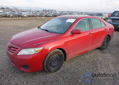 2010 Toyota Camry Le z USA, uszkodzony, nr VIN 4T1BF3EK3AU073842